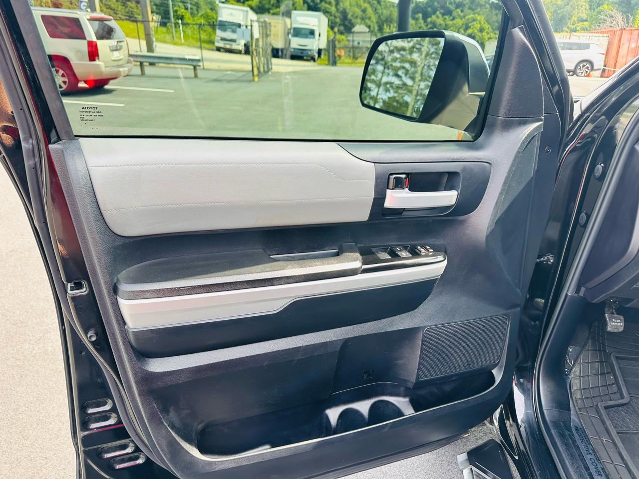 Toyota Tundra Limited 5.7L CrewMax 2WD 2015