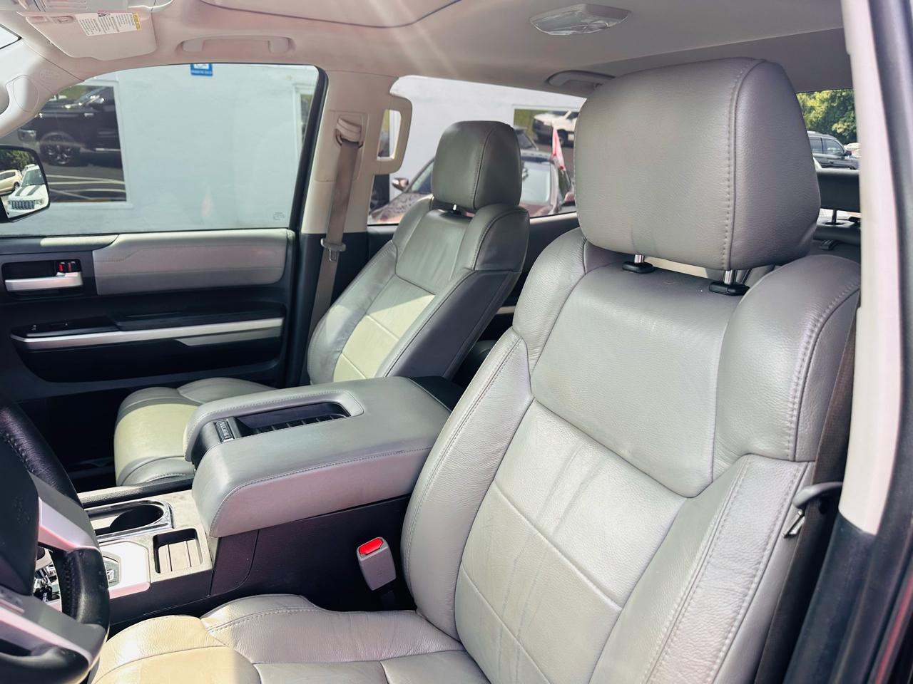 Toyota Tundra Limited 5.7L CrewMax 2WD 2015