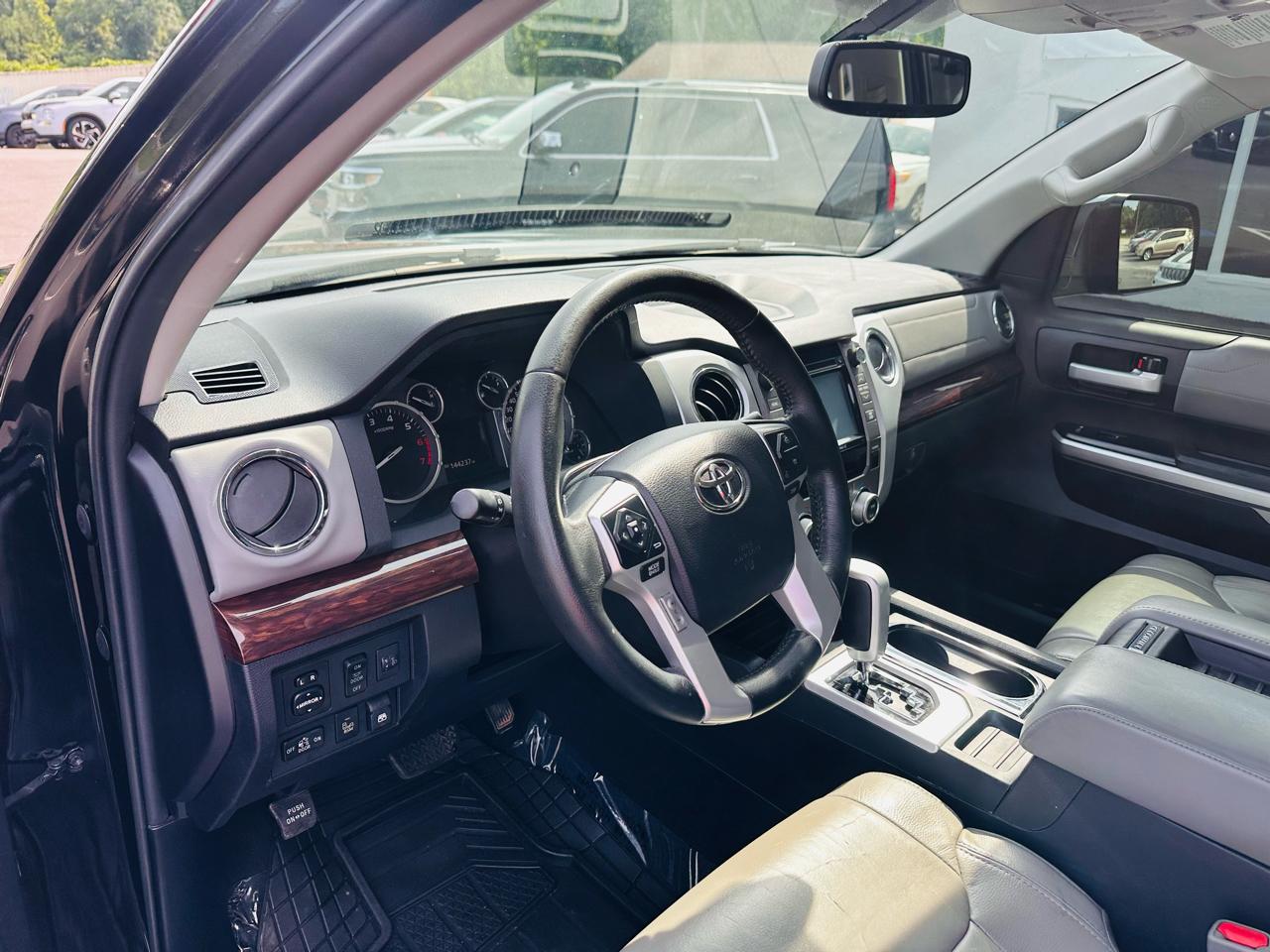 Toyota Tundra Limited 5.7L CrewMax 2WD 2015
