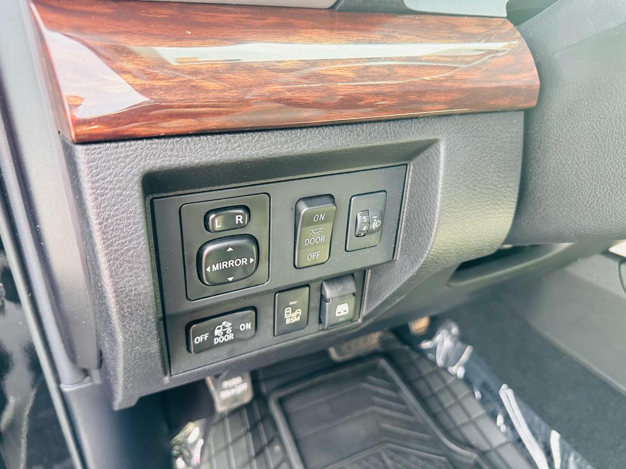 Toyota Tundra Limited 5.7L CrewMax 2WD 2015