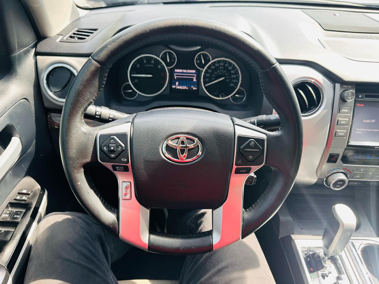 Toyota Tundra Limited 5.7L CrewMax 2WD 2015