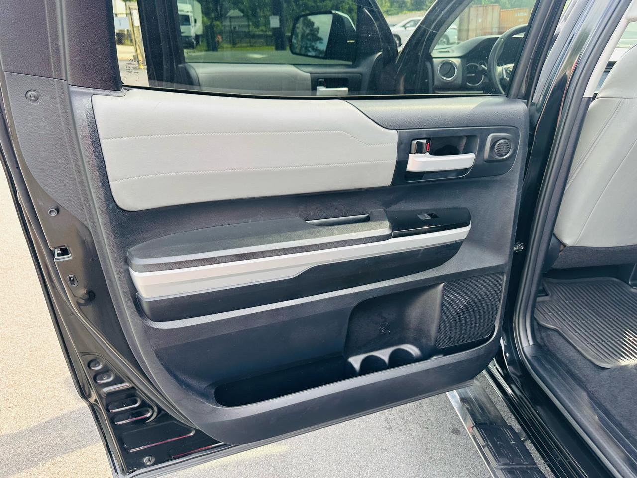 Toyota Tundra Limited 5.7L CrewMax 2WD 2015
