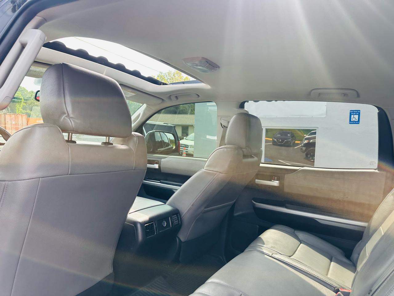 Toyota Tundra Limited 5.7L CrewMax 2WD 2015