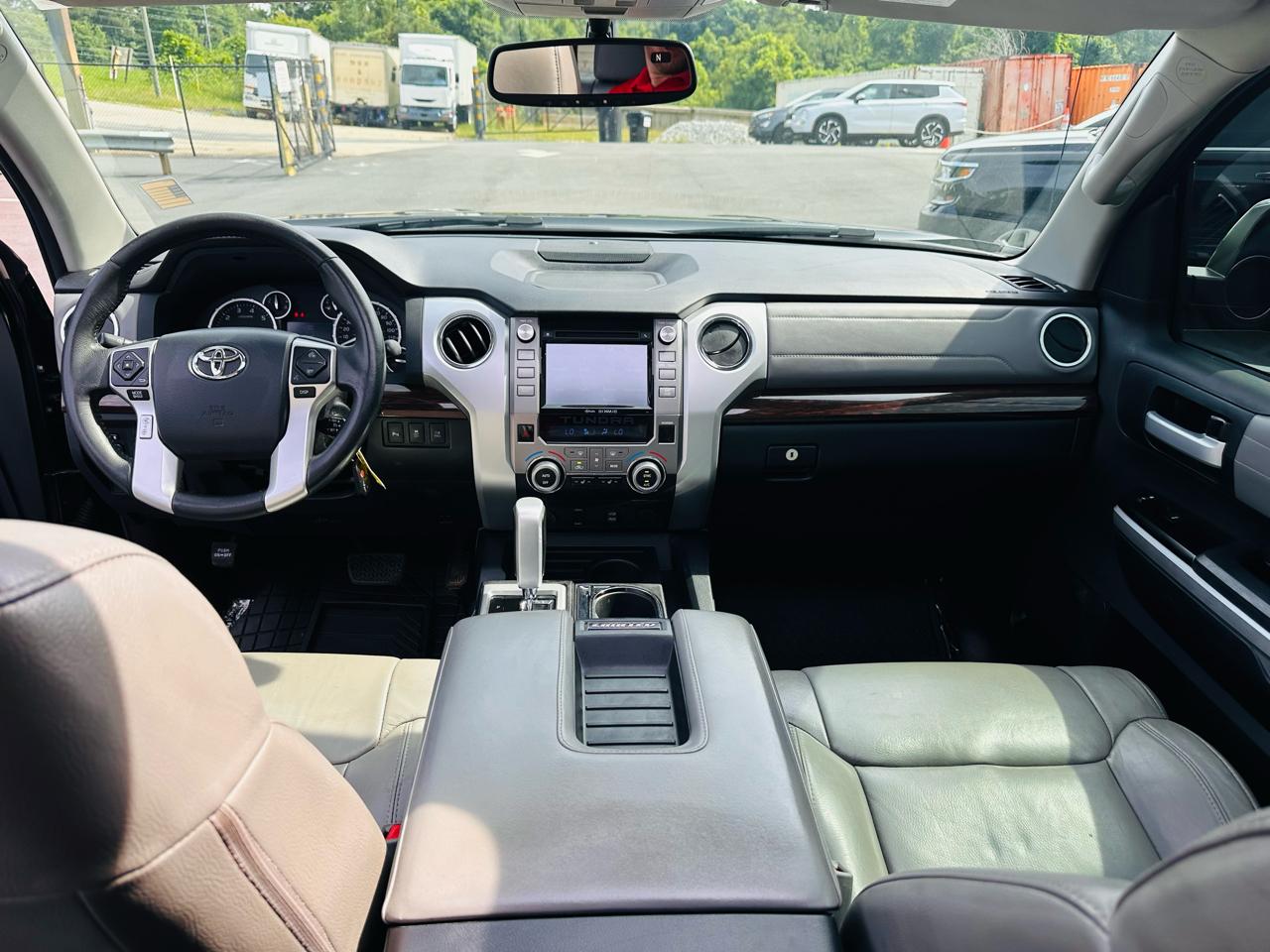 Toyota Tundra Limited 5.7L CrewMax 2WD 2015
