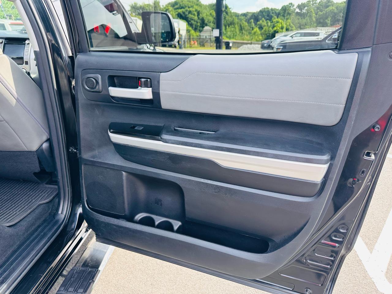 Toyota Tundra Limited 5.7L CrewMax 2WD 2015