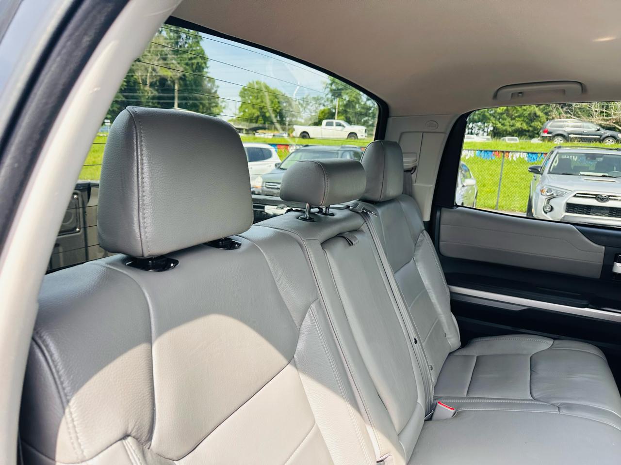 Toyota Tundra Limited 5.7L CrewMax 2WD 2015
