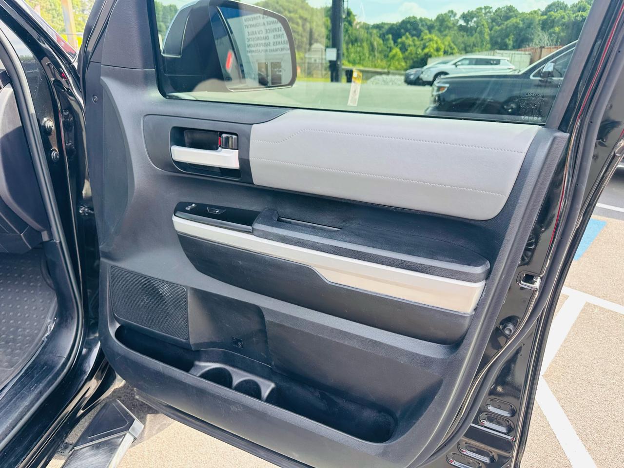Toyota Tundra Limited 5.7L CrewMax 2WD 2015