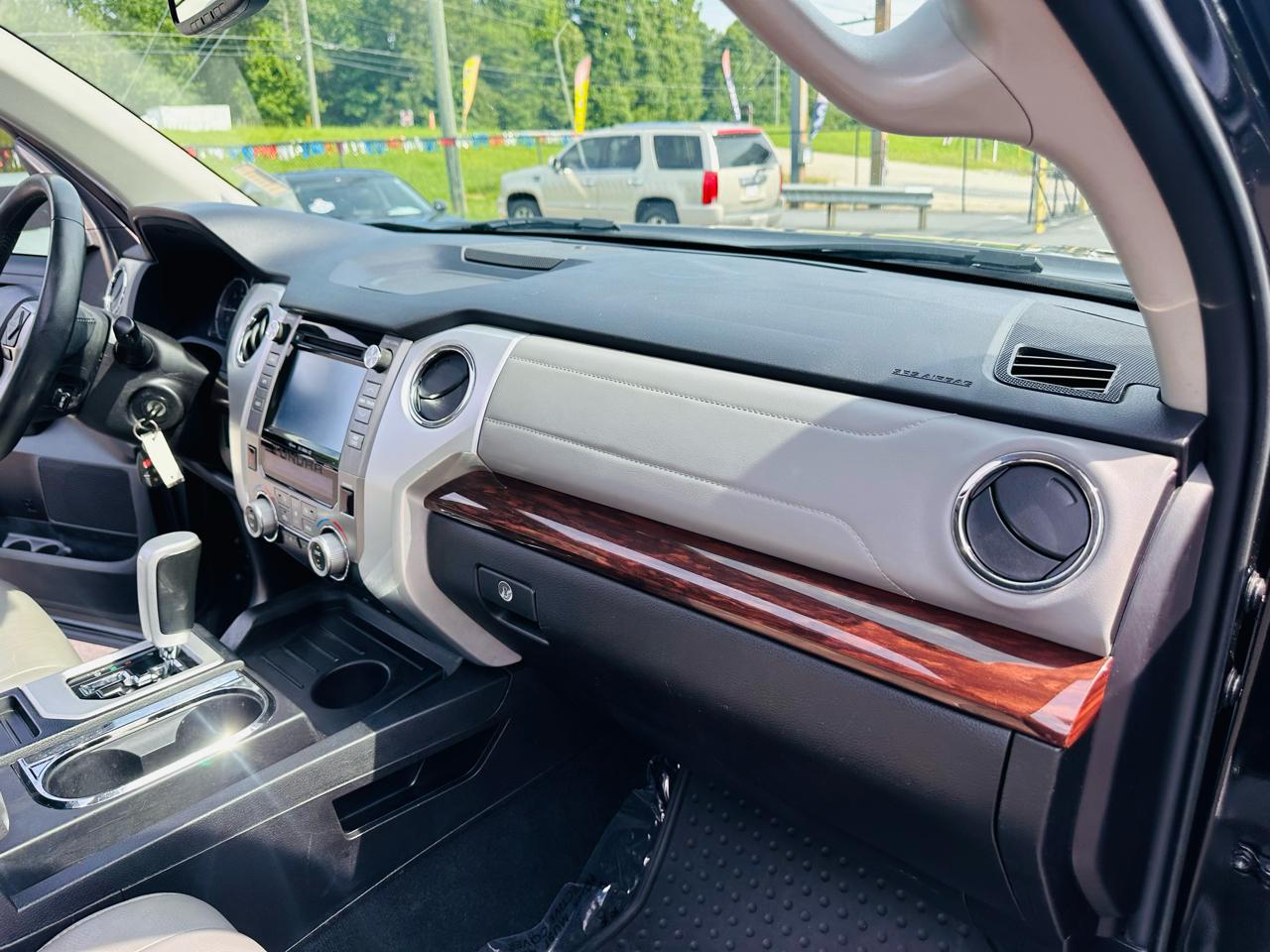 Toyota Tundra Limited 5.7L CrewMax 2WD 2015