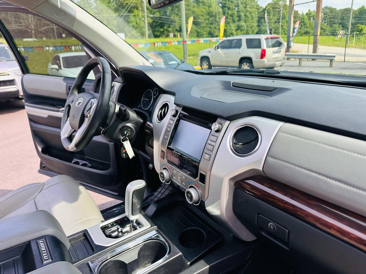 Toyota Tundra Limited 5.7L CrewMax 2WD 2015