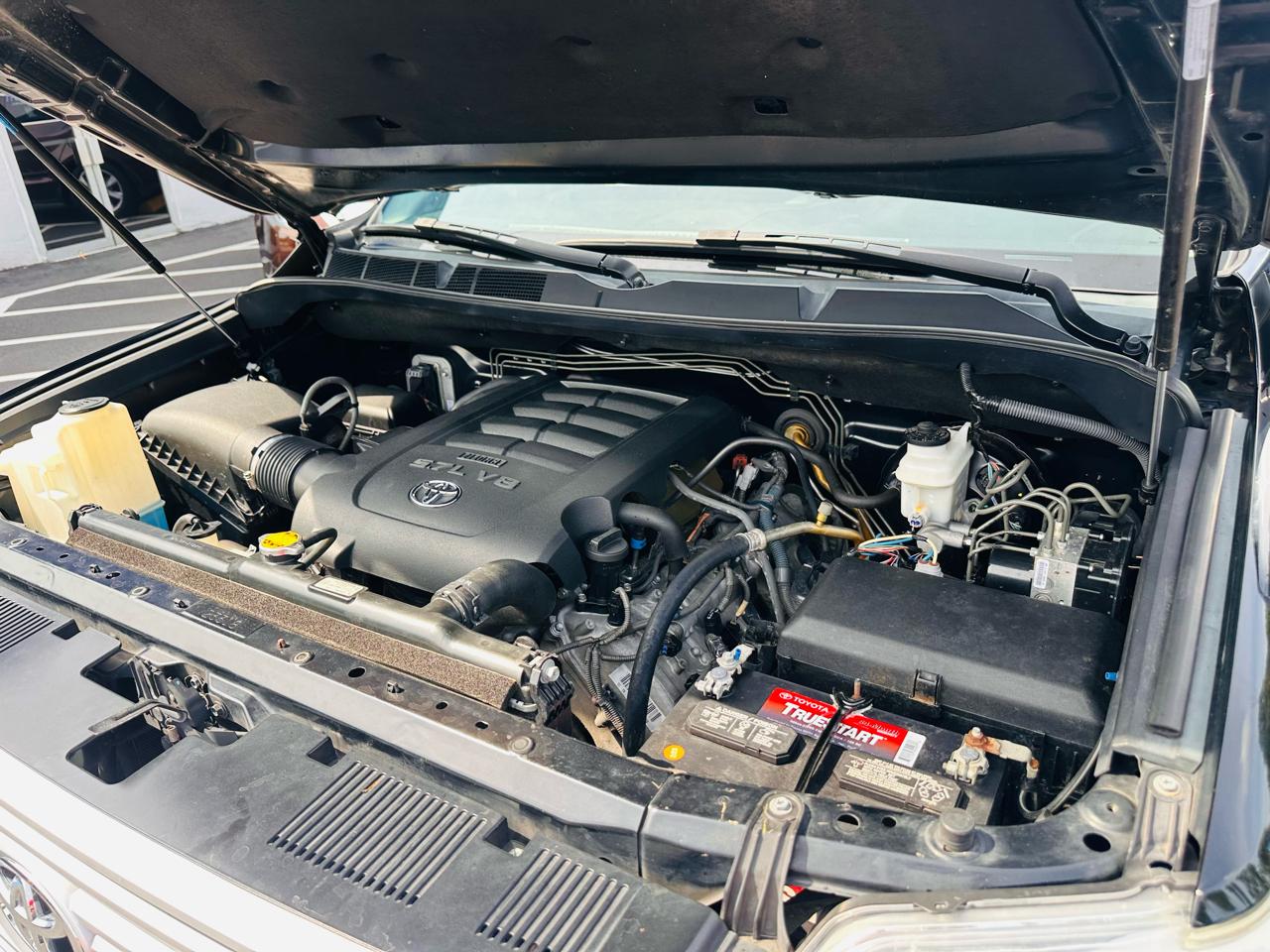 Toyota Tundra Limited 5.7L CrewMax 2WD 2015