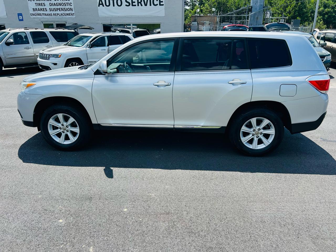 Toyota Highlander Base 2WD I4 2012