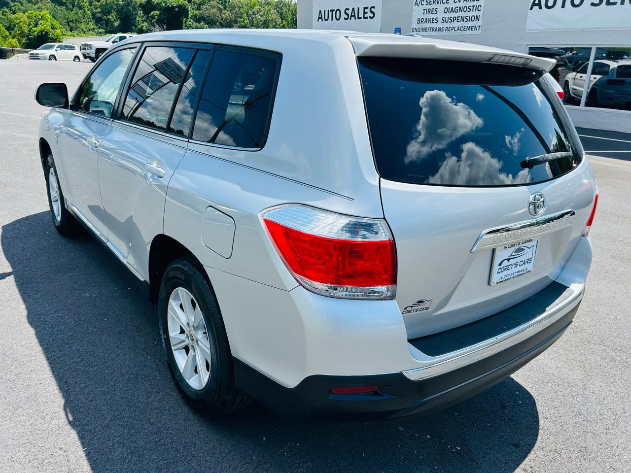 Toyota Highlander Base 2WD I4 2012
