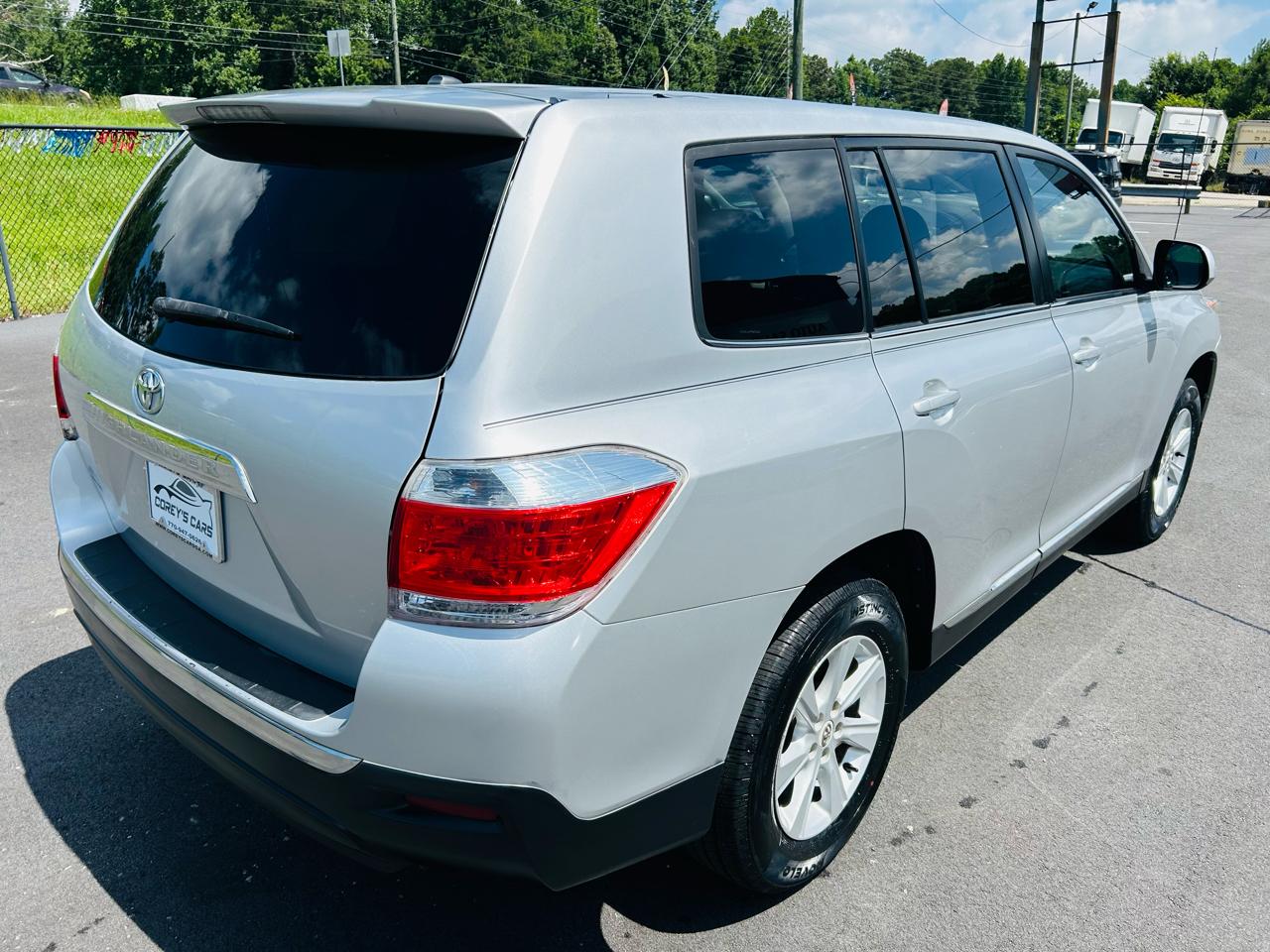 Toyota Highlander Base 2WD I4 2012