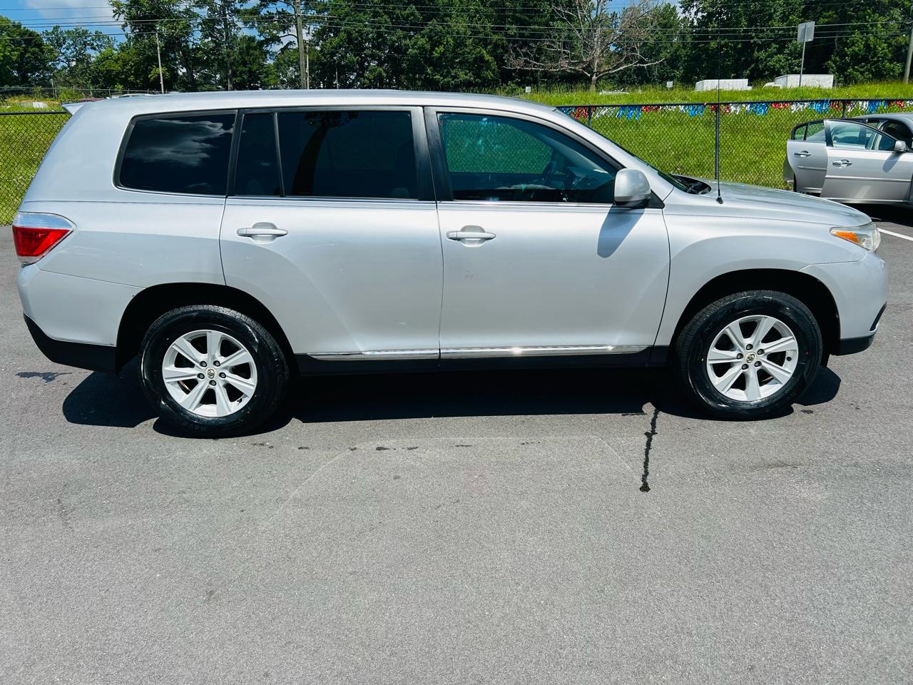 Toyota Highlander Base 2WD I4 2012