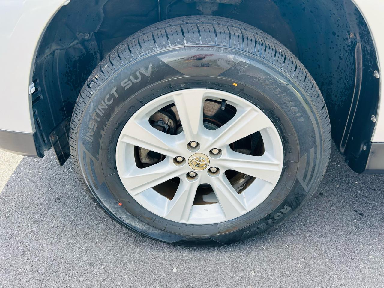 Toyota Highlander Base 2WD I4 2012