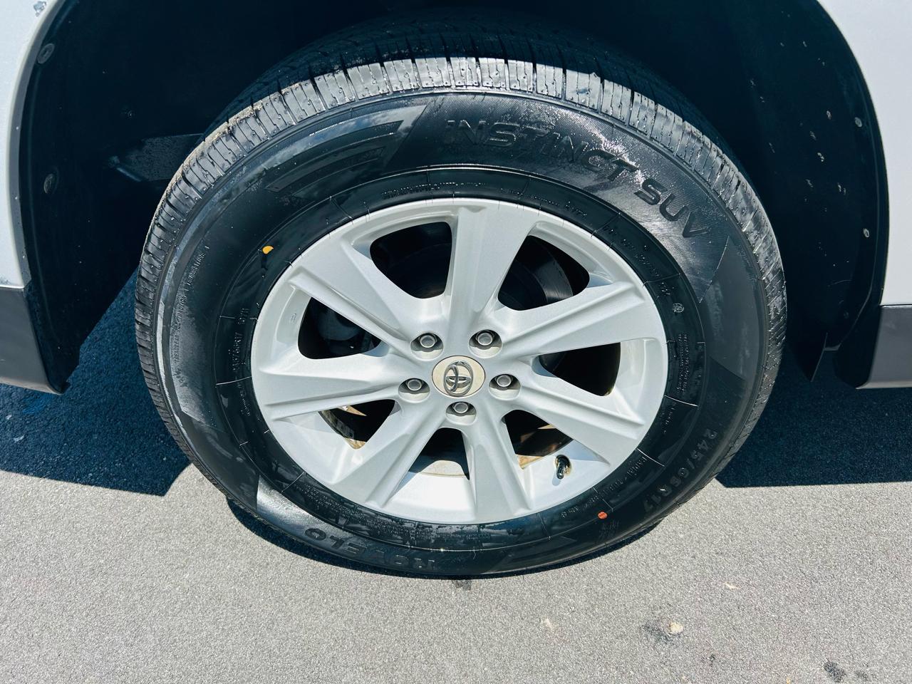 Toyota Highlander Base 2WD I4 2012