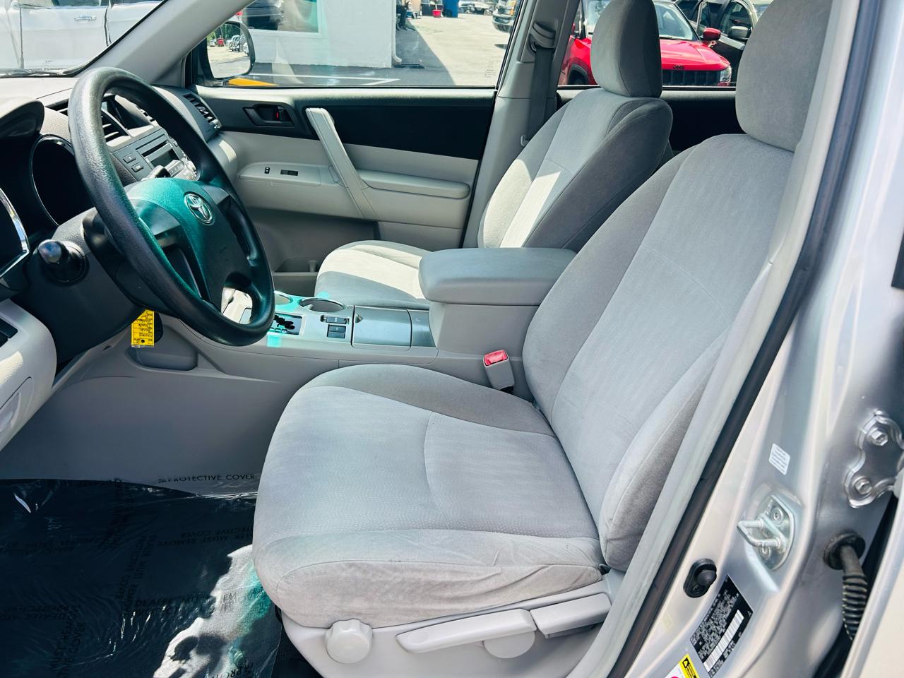 Toyota Highlander Base 2WD I4 2012