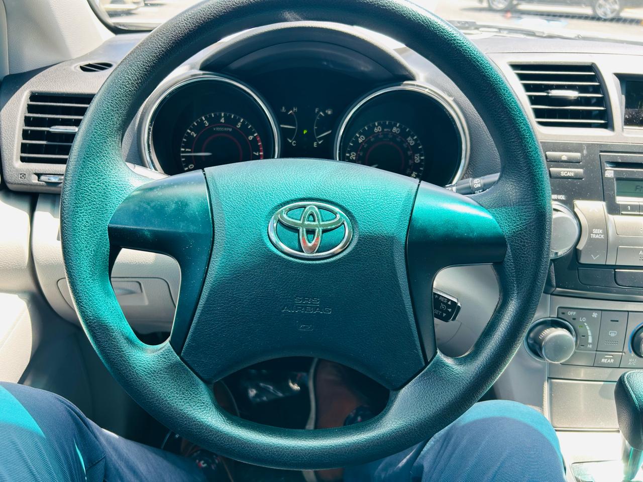 Toyota Highlander Base 2WD I4 2012