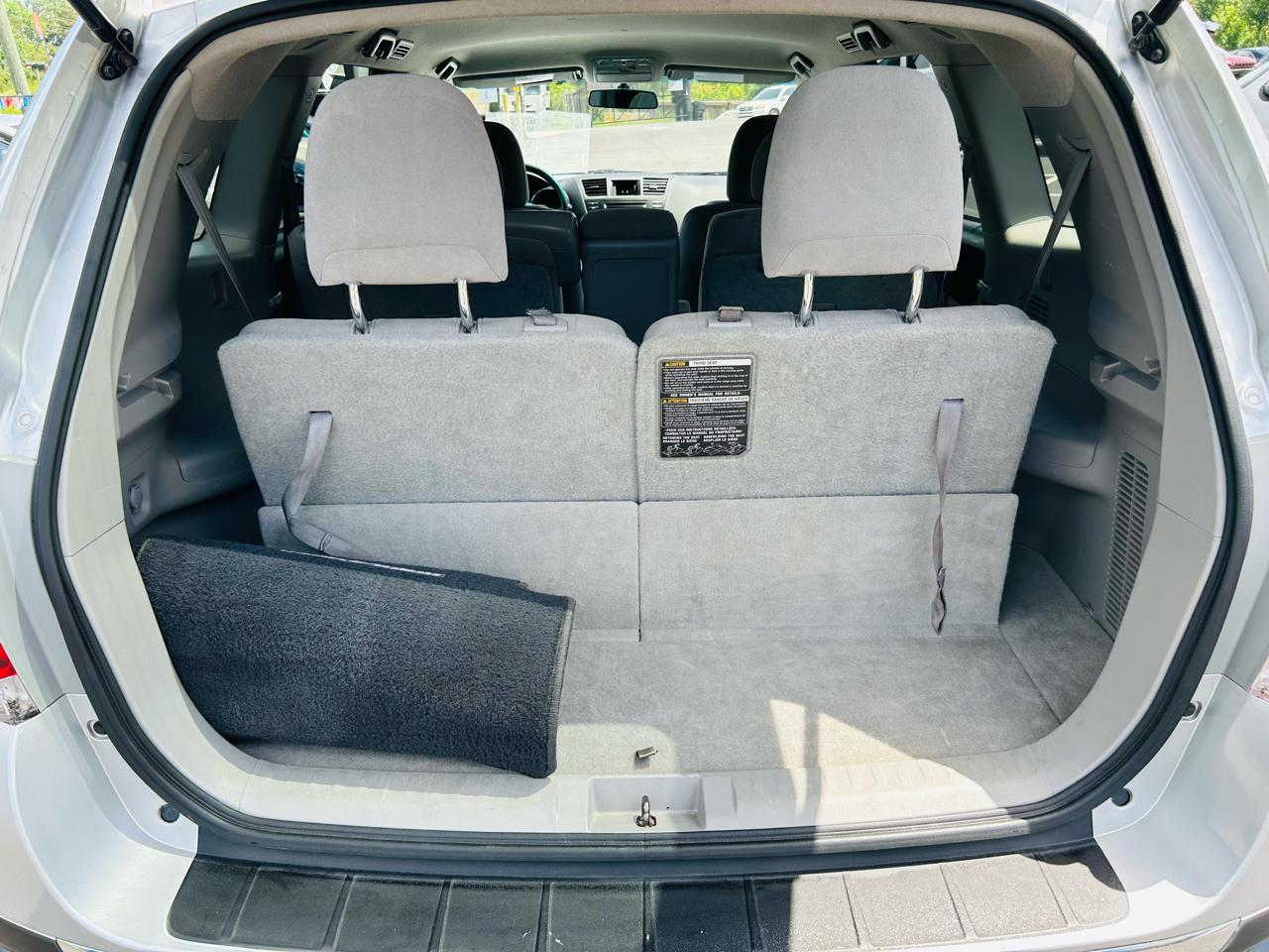 Toyota Highlander Base 2WD I4 2012