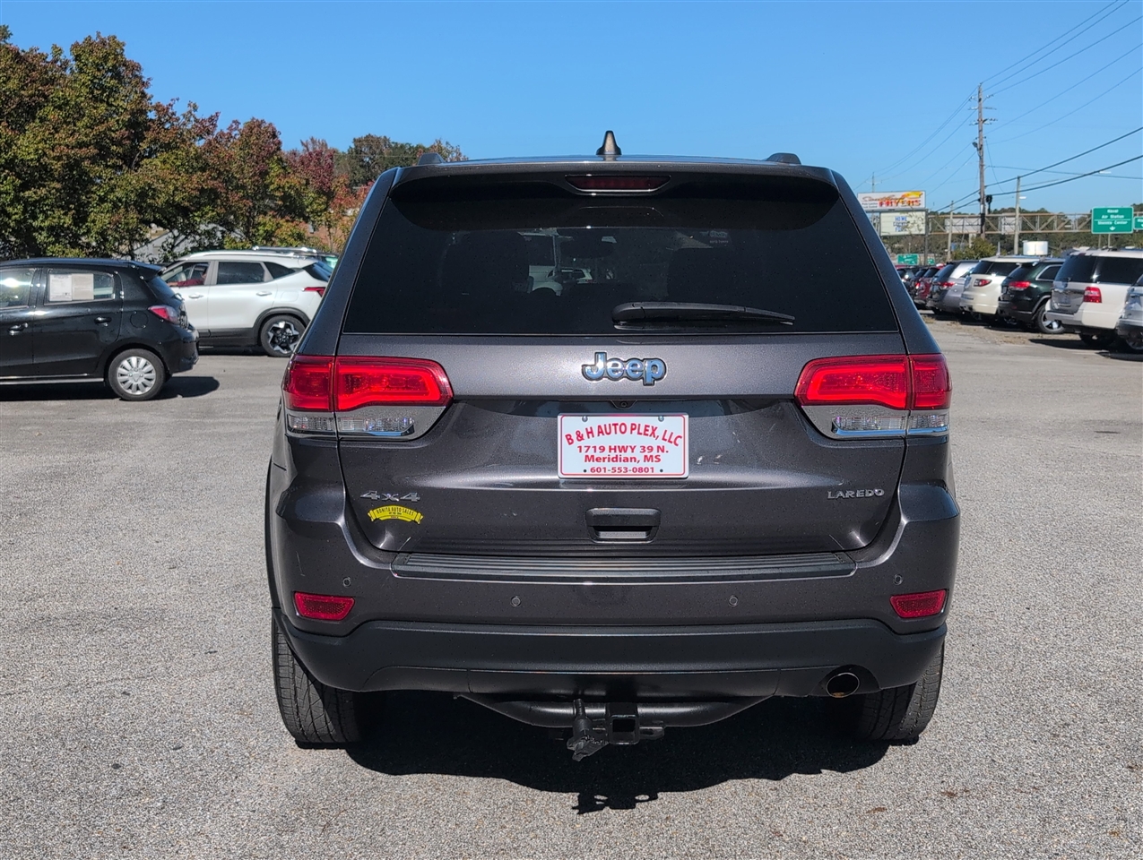 2017 Jeep Grand Cherokee Laredo photo 2