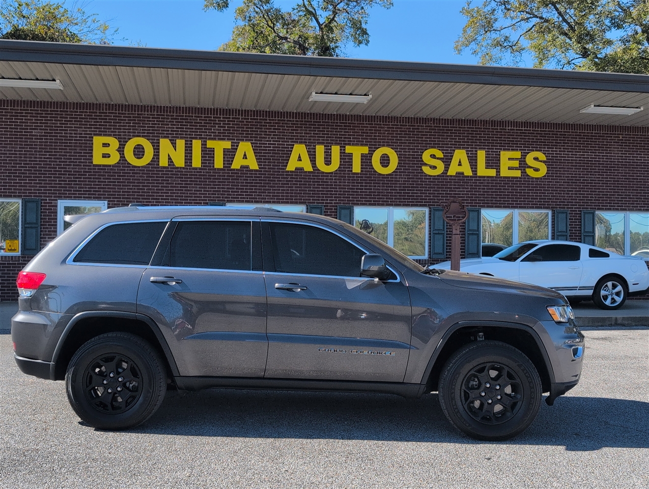 2017 Jeep Grand Cherokee Laredo photo 4