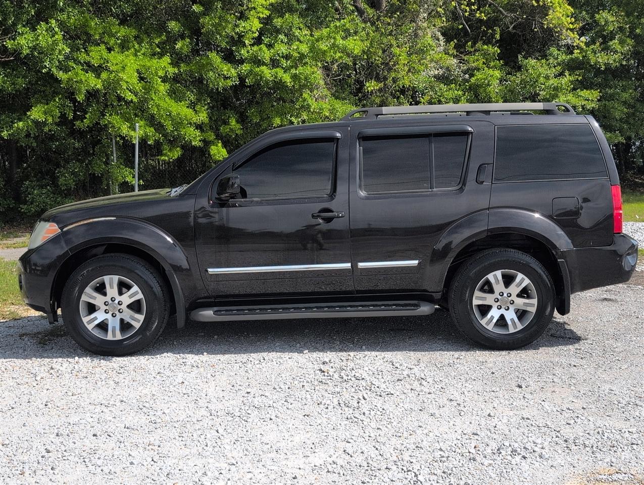 Nissan Pathfinder  2011