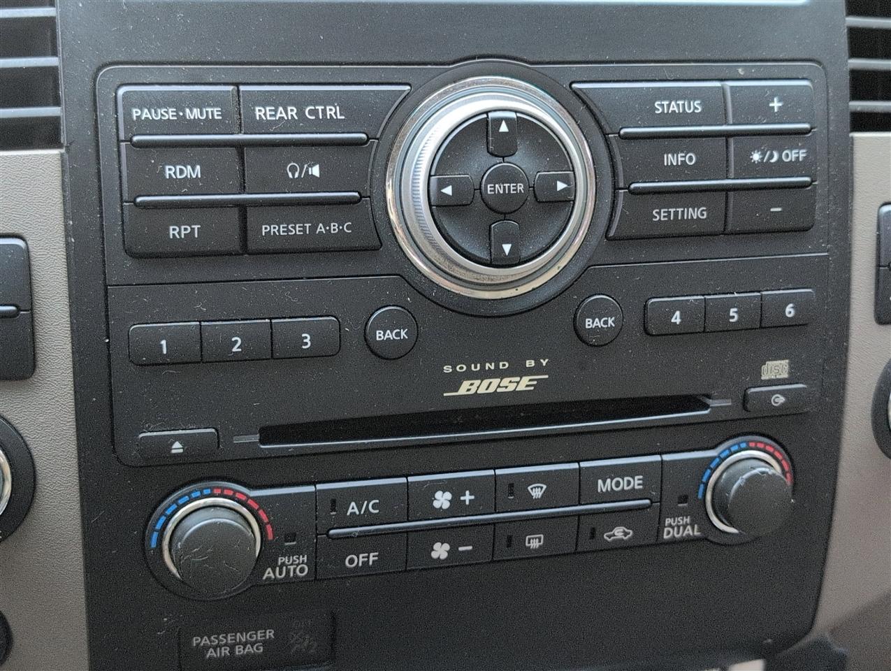 Nissan Pathfinder  2011