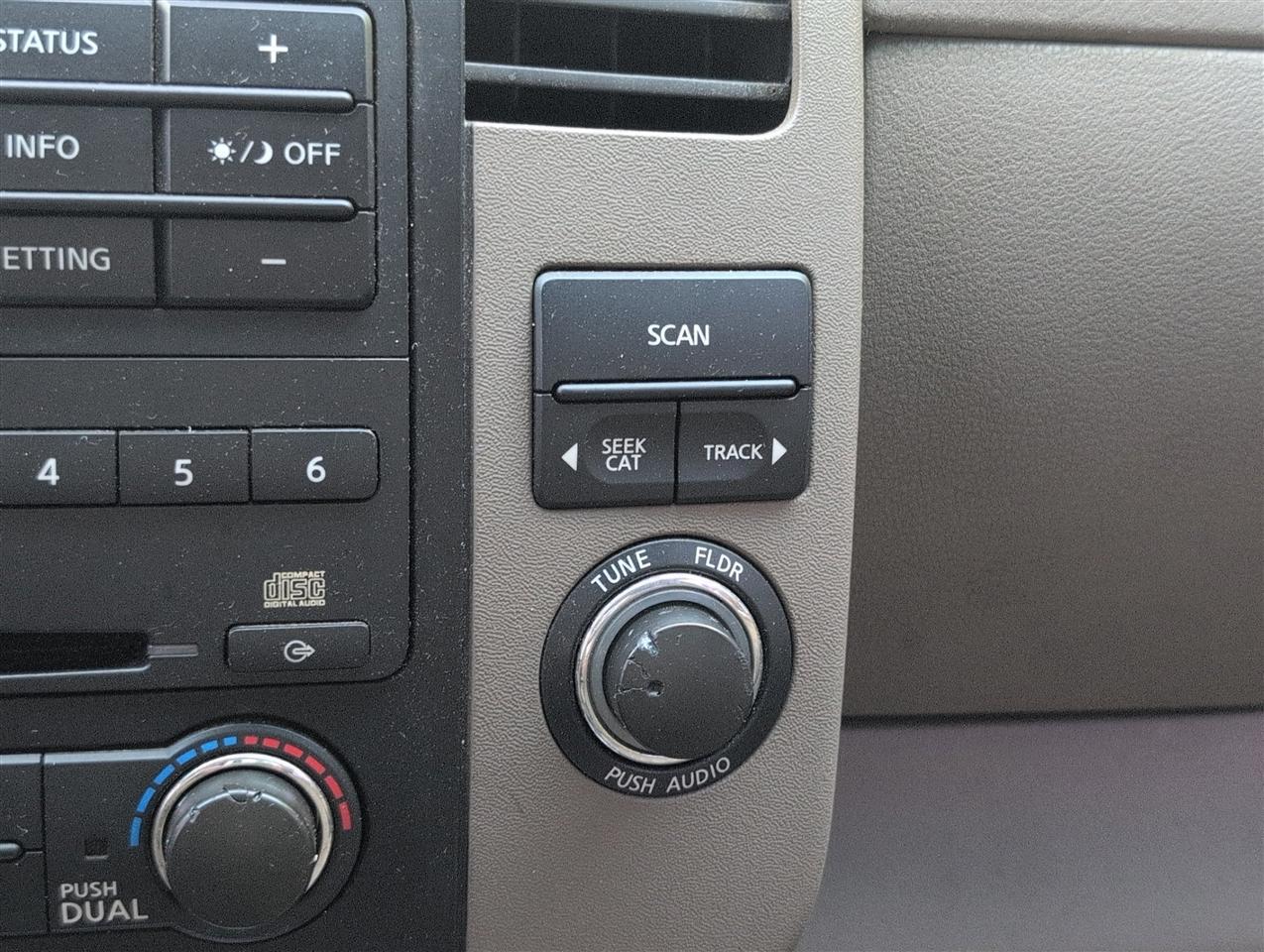 Nissan Pathfinder  2011