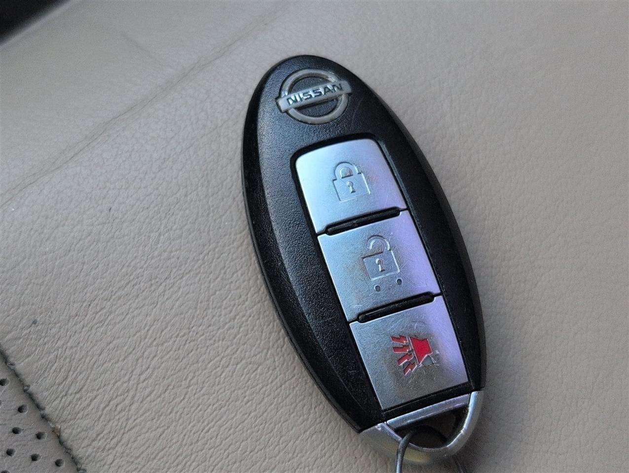 Nissan Pathfinder  2011