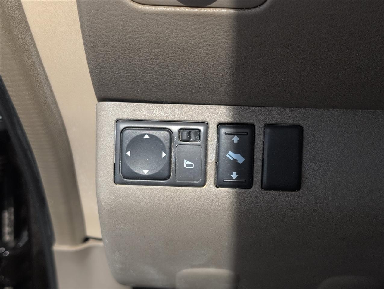 Nissan Pathfinder  2011