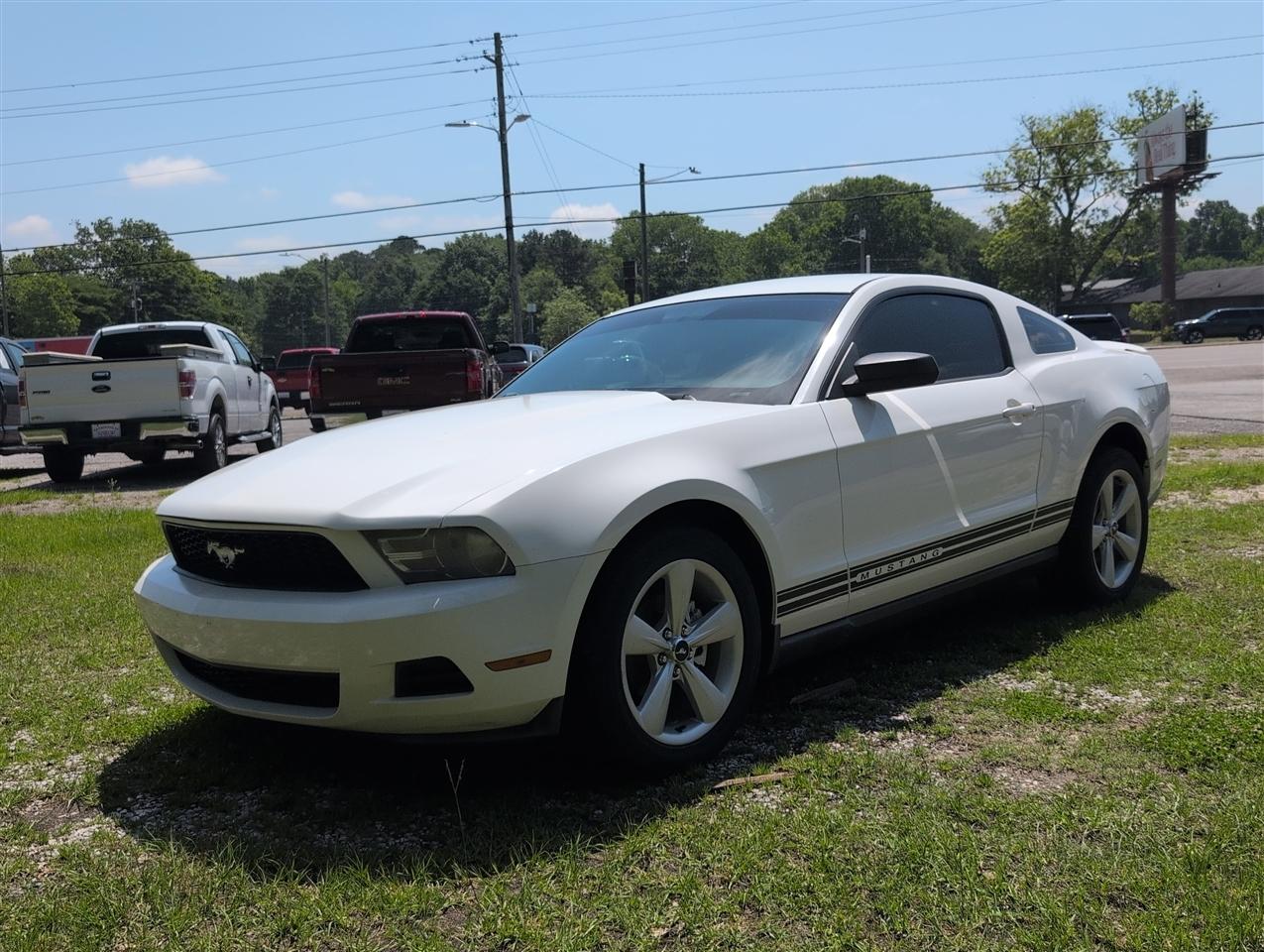 2010 Ford Mustang V6 Premium's photo