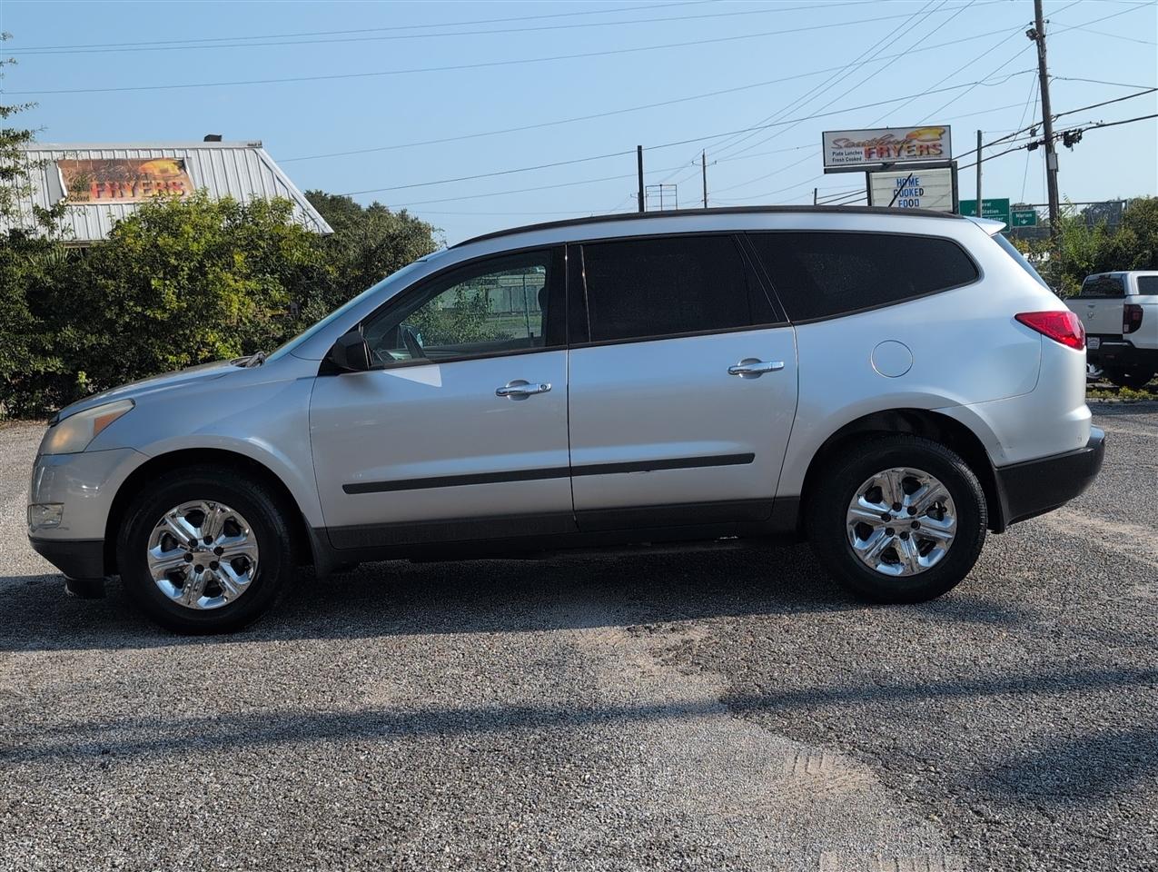 Chevrolet Traverse photo 2