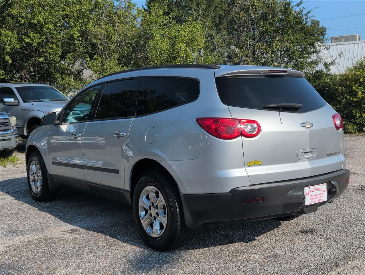 Chevrolet Traverse photo 3