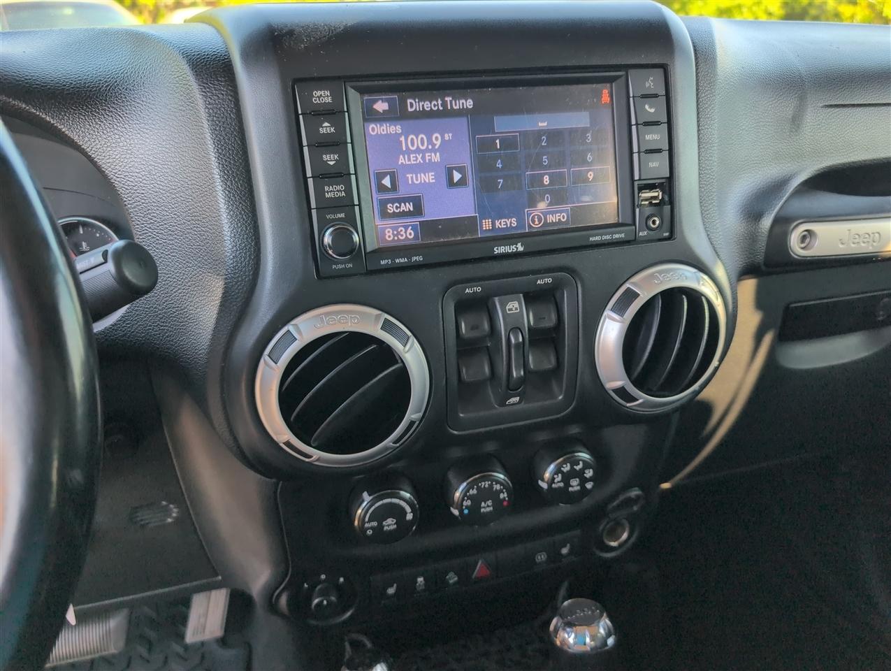 Jeep Wrangler photo 14