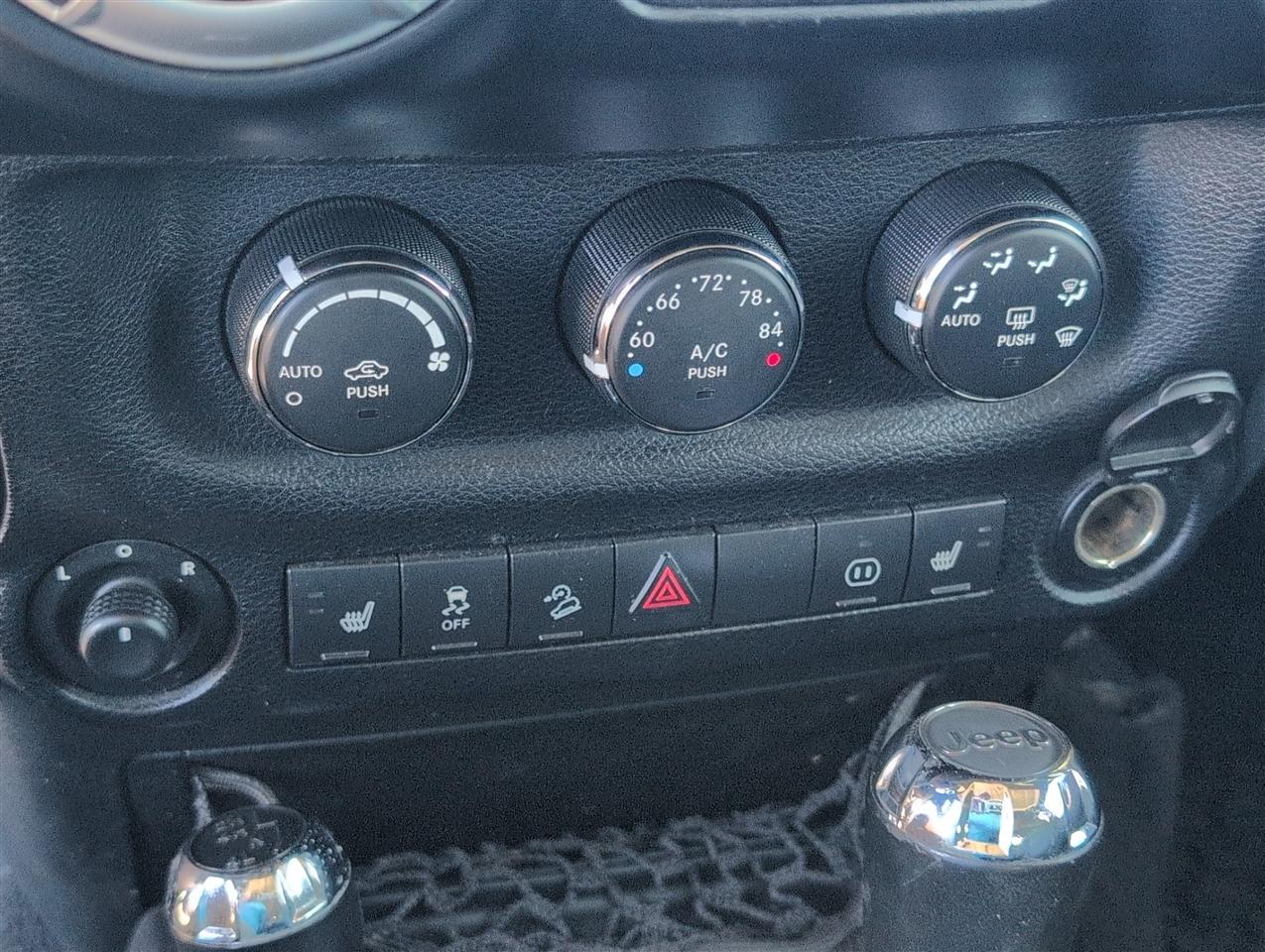 Jeep Wrangler photo 16
