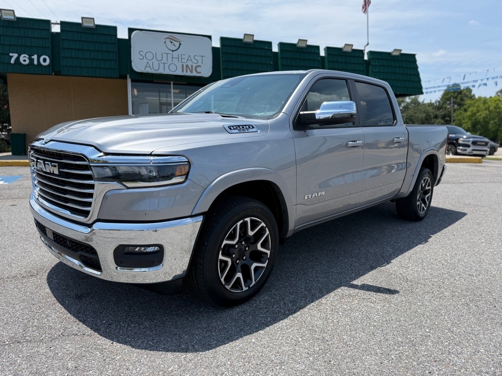 2025 RAM 1500 Laramie 4x4 Crew Cab 5'7" Box