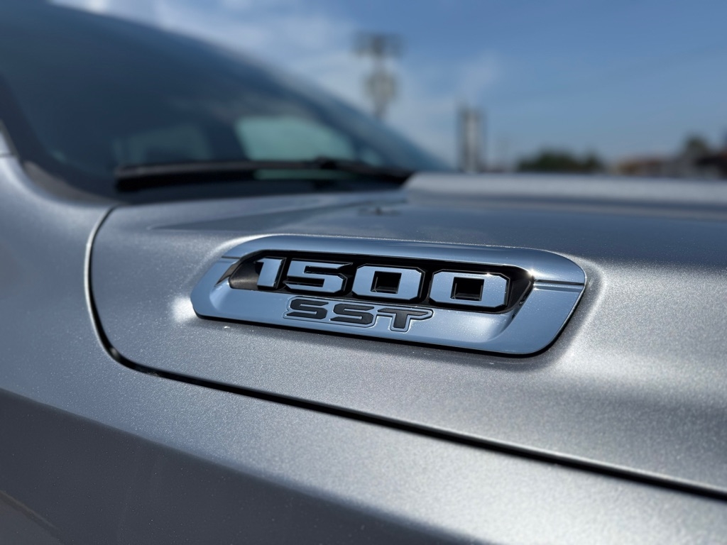 RAM 1500 Laramie 4x4 Crew Cab 5'7" Box 2025