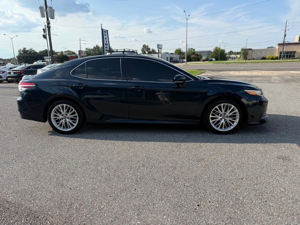 Toyota Camry XLE Auto (Natl) 2020