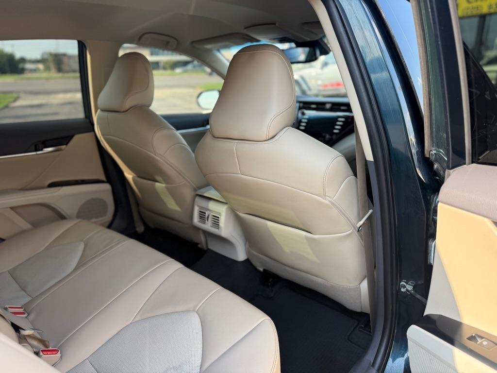 Toyota Camry XLE Auto (Natl) 2020