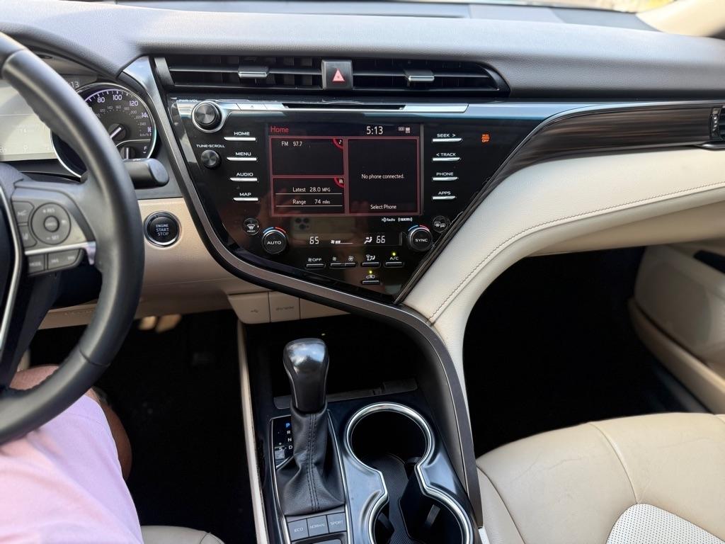 Toyota Camry XLE Auto (Natl) 2020