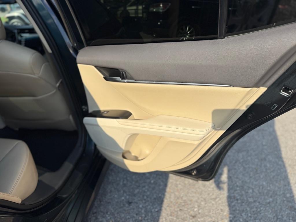 Toyota Camry XLE Auto (Natl) 2020