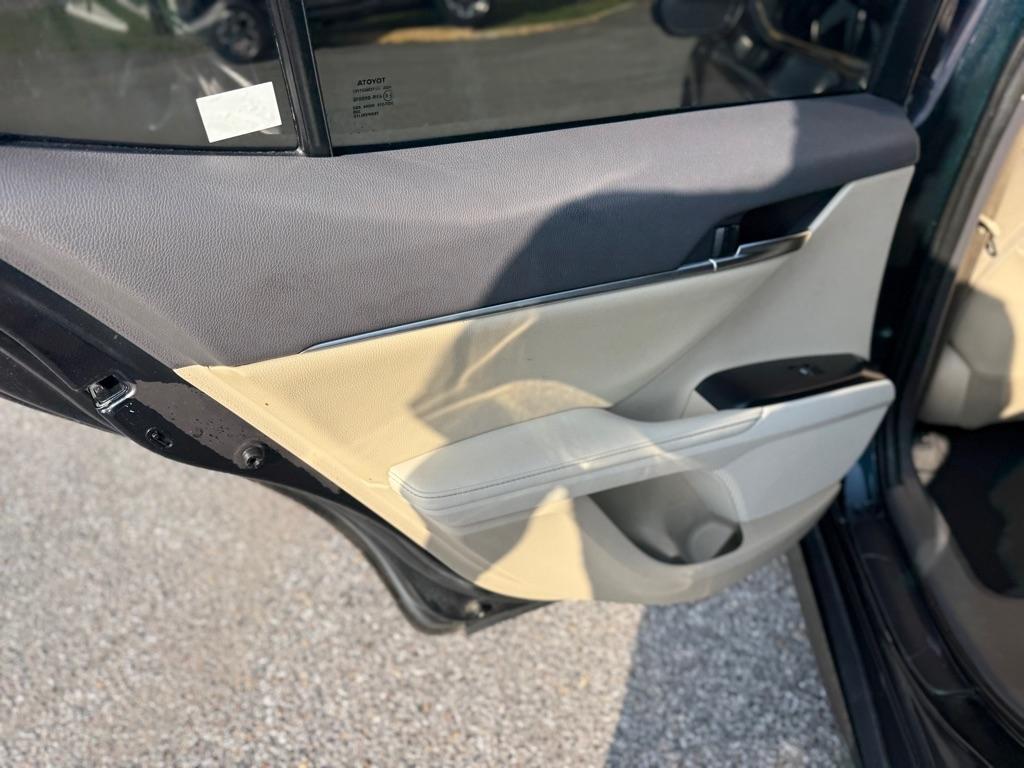 Toyota Camry XLE Auto (Natl) 2020