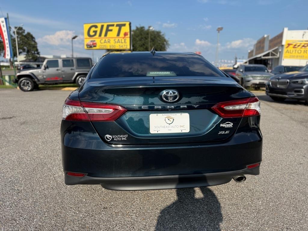 Toyota Camry XLE Auto (Natl) 2020