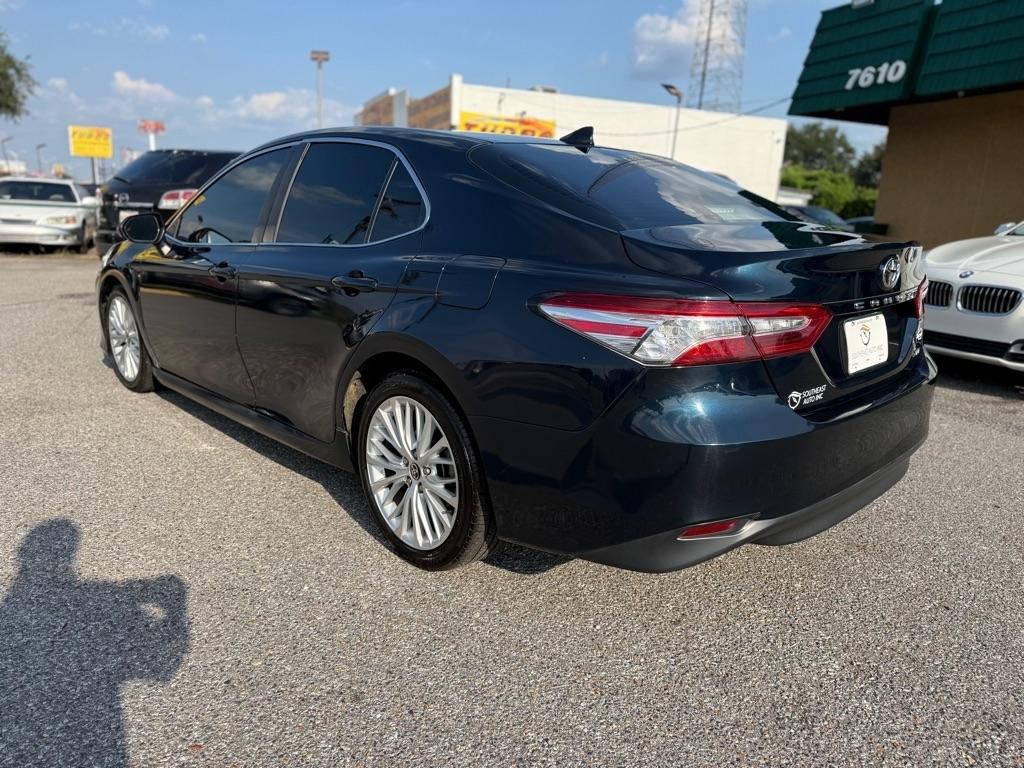 Toyota Camry XLE Auto (Natl) 2020