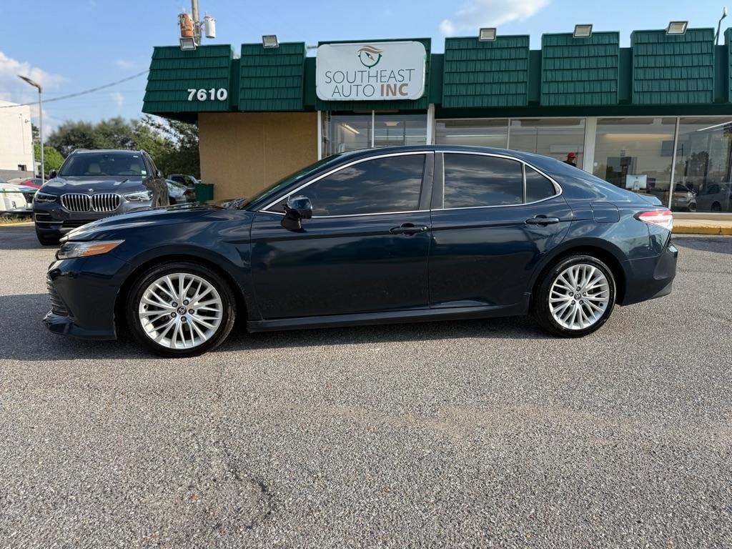 Toyota Camry XLE Auto (Natl) 2020