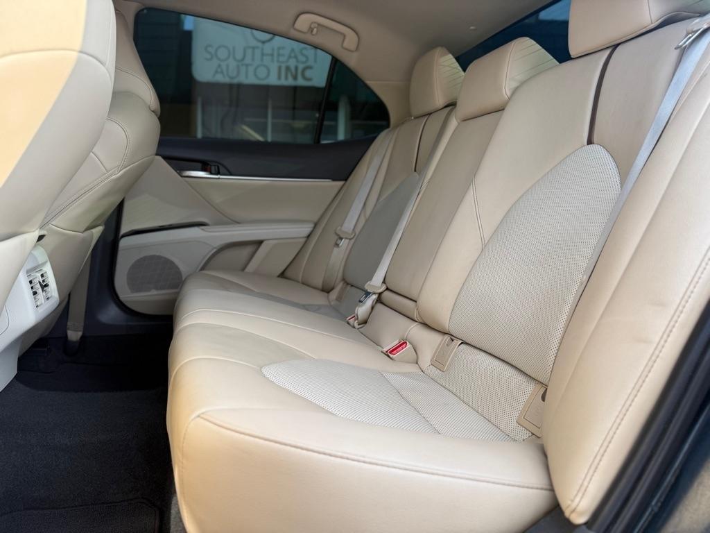 Toyota Camry XLE Auto (Natl) 2020