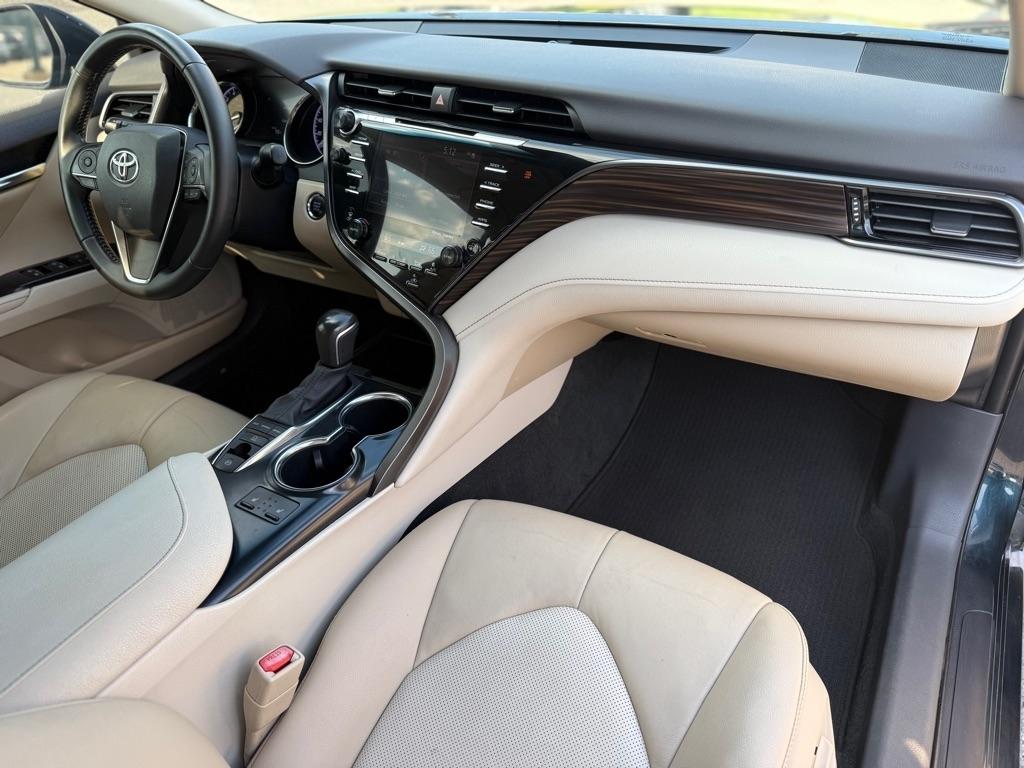 Toyota Camry XLE Auto (Natl) 2020