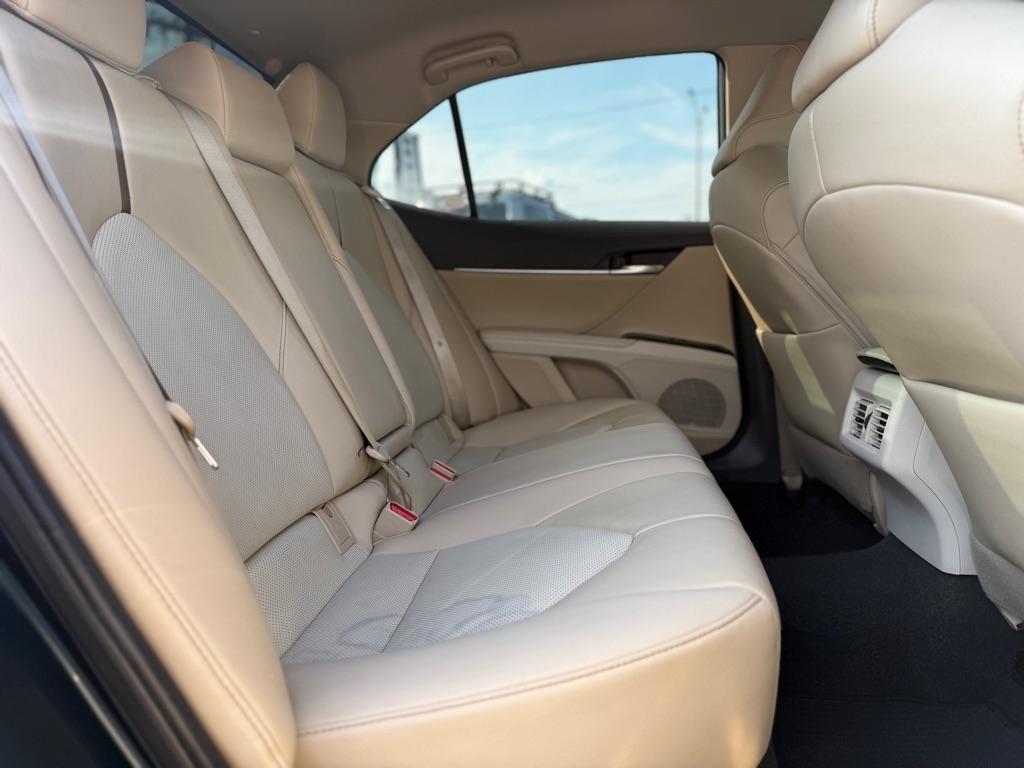 Toyota Camry XLE Auto (Natl) 2020