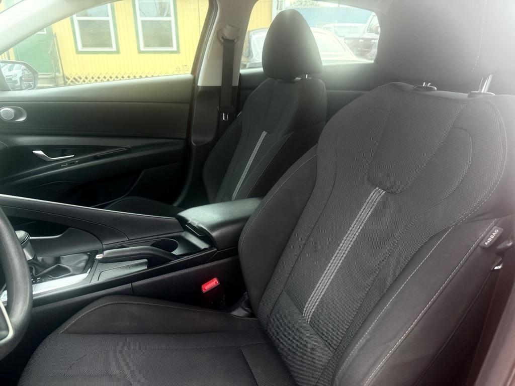 Hyundai Elantra SE 2021