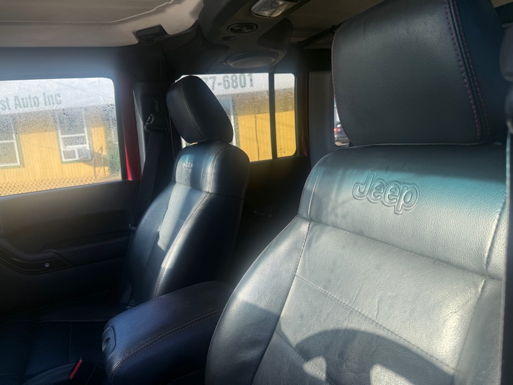 Jeep Wrangler Unlimited Sahara 4WD 2012 Jeep Wrangler Unlimited Sahara 4WD 2012